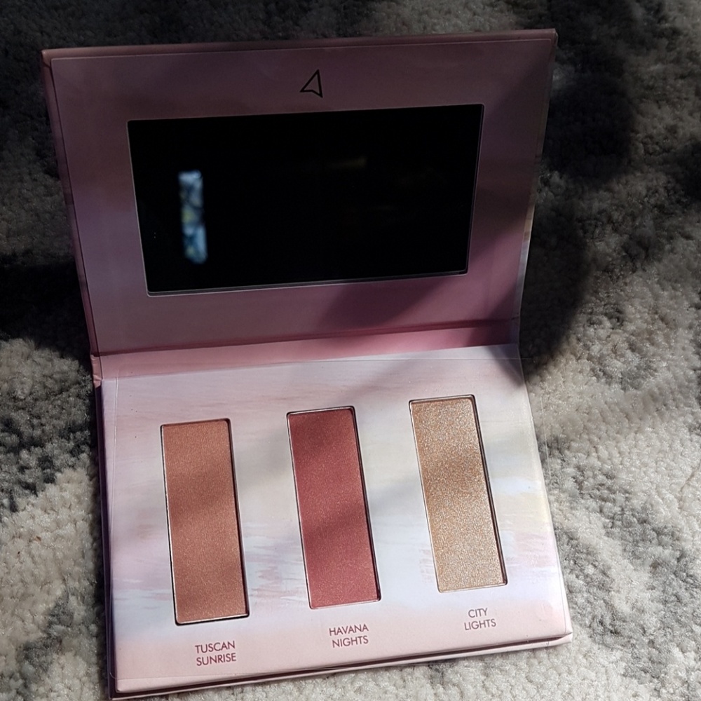 Wander beauty Blush and highlighter palette